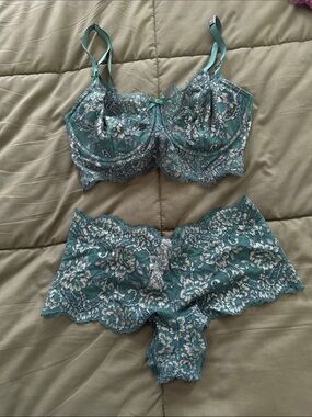 Victoria's Secret Emerald Green Gold Floral Lace Balconette Bra & Lace Boyshorts